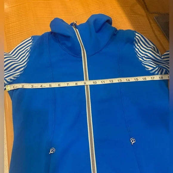 🌸 Lululemon Blue Workout Jacket 🌸 - Picture 6 of 9